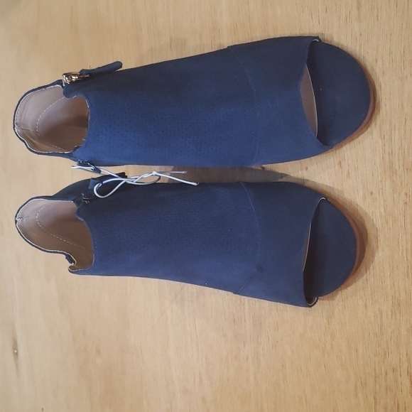 Violet & Red Blue Reese Wedges - Picture 3 of 10